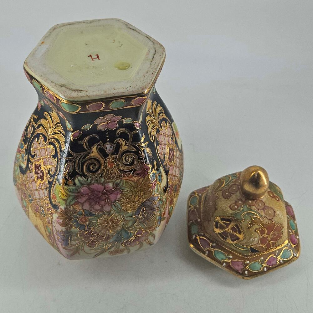 Vintage gilded moriage Satsuma Hand Painted temple or ginger jar  Floral 11" - Picture 6 of 6